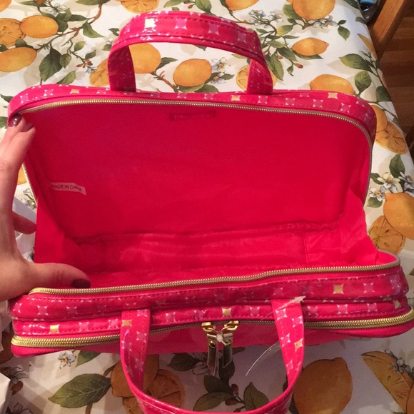 Modella Pink Travel Cosmetics Case NWT - Picture 2 of 7